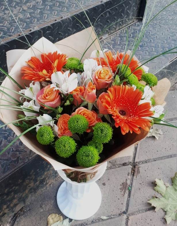Букет цветов из: Герберы, Хризантемы, Альстромерии и Розы в Ис