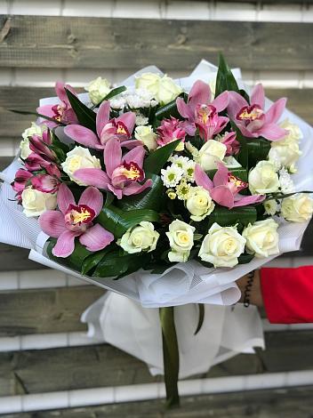 Букет цветов из: Розы и Хризантемы в Ис
