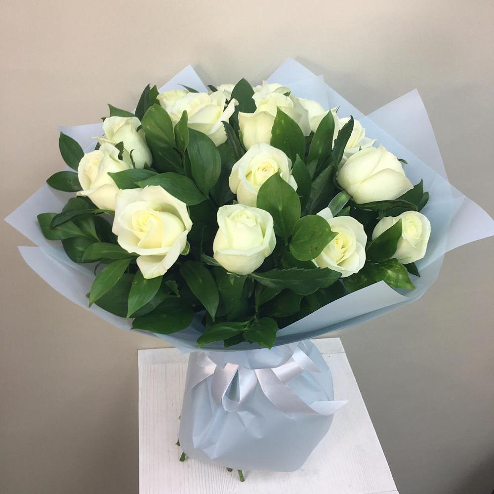 Букет 15 Белых роз Проуд в Ис