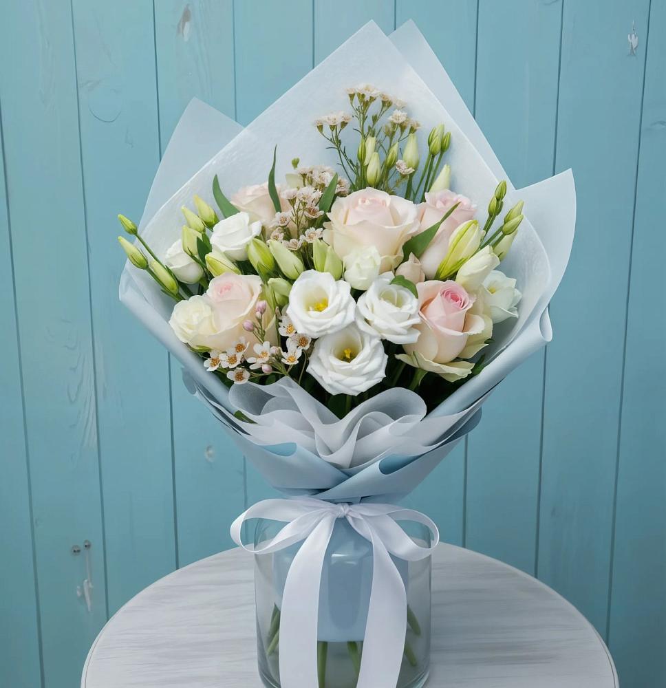 Букет цветов из: Розы и Лизиантусы в Ис