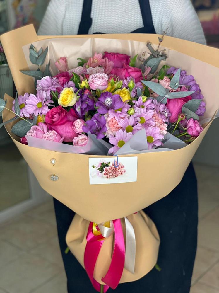 Букет цветов из: Хризантемы, Гвоздики и Альстромерии в Ис