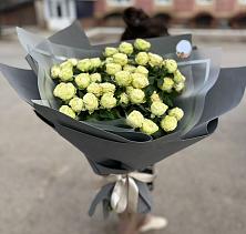 Букет Белые кустовые розы Солинеро в Ис