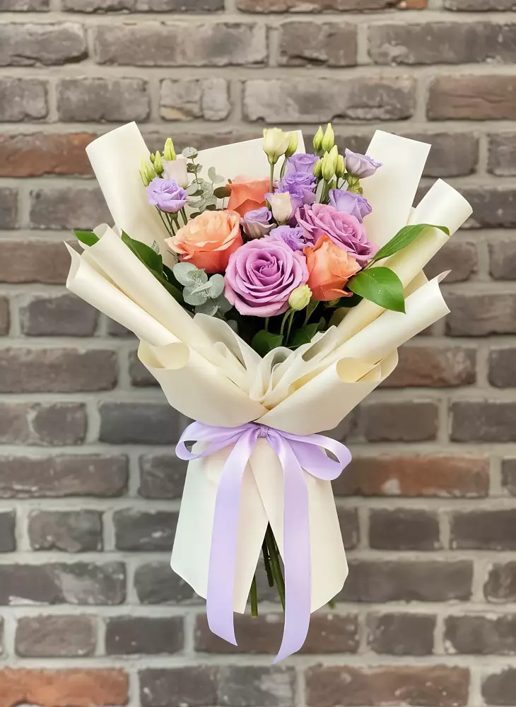 Букет цветов из: Лизиантусы и Розы в Ис