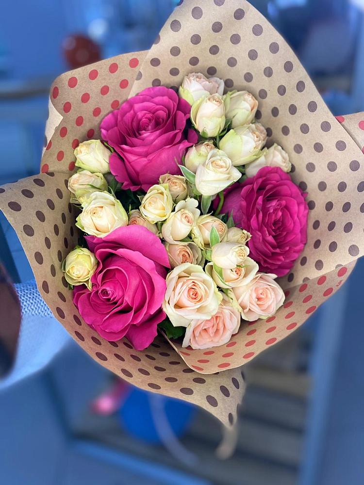 Букет цветов из: Розы в Ис