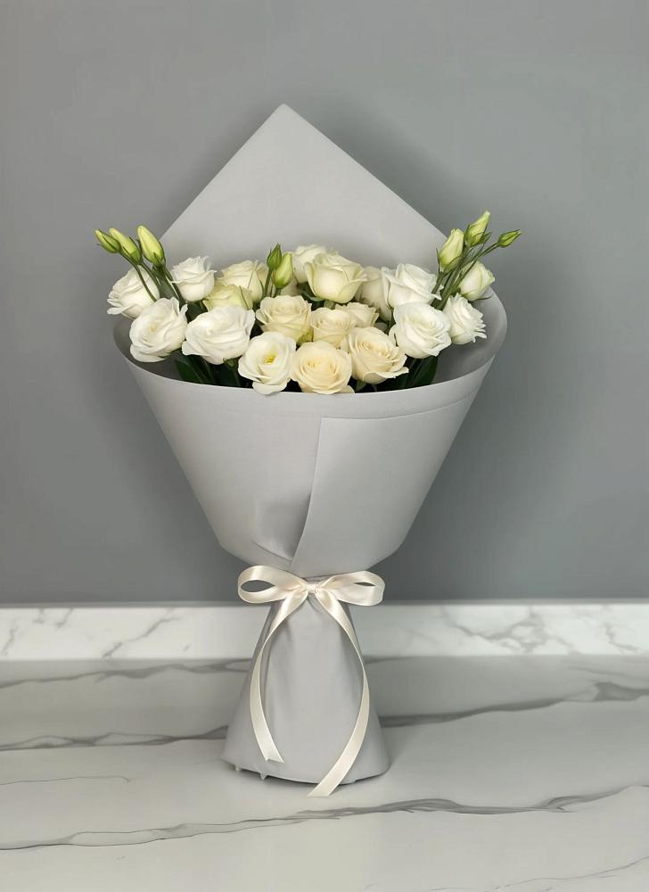 Букет цветов из: Розы и Лизиантусы в Ис