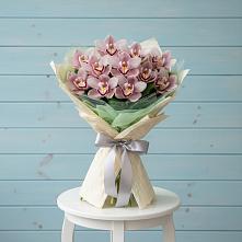 Букет цветов из:  Орхидеи и Розы в Ис