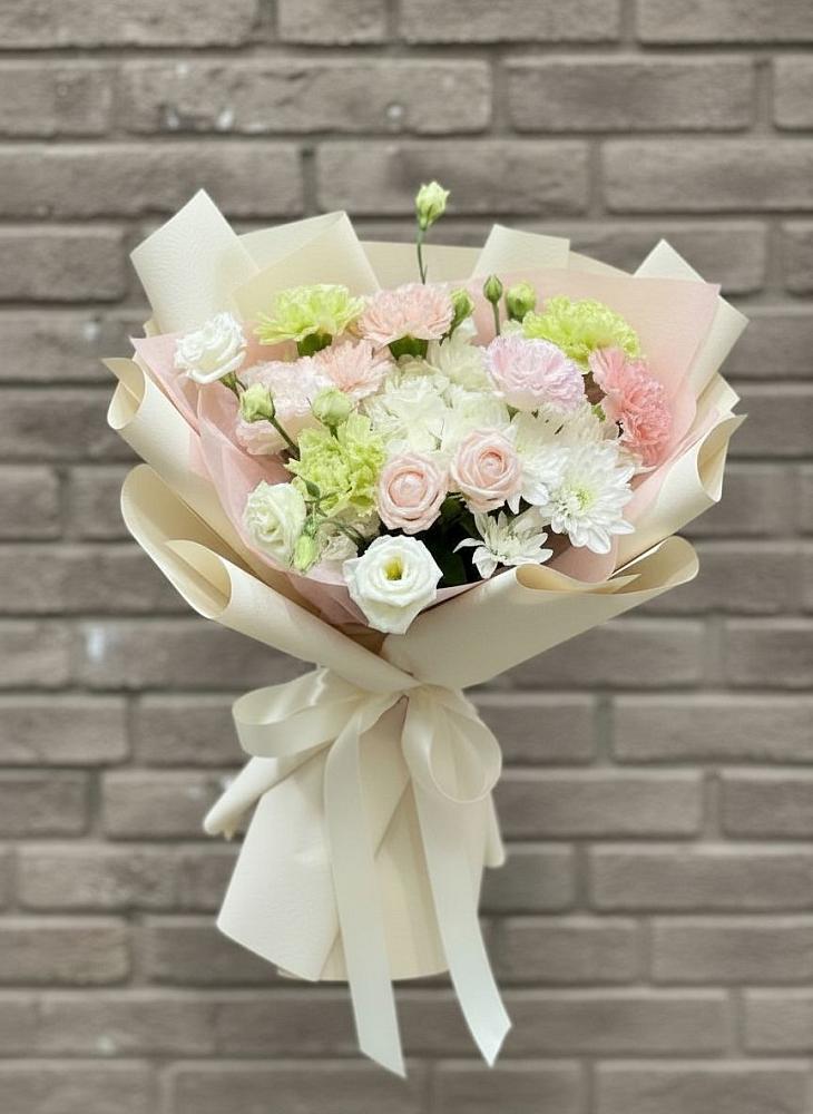 Букет цветов из: Гвоздики, Розы, Лизиантусы и Хризантемы в Ис