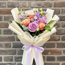 Букет цветов из:  Лизиантусы и Розы в Ис