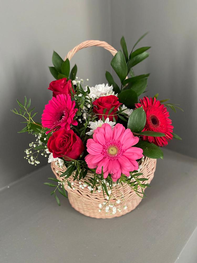 Цветочная композиция из Розы, Хризантемы и Герберы в корзине в Ис
