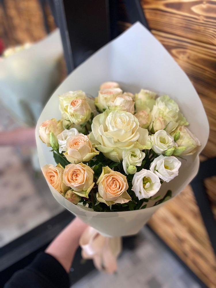 Букет цветов из: Розы и Лизиантусы в Ис