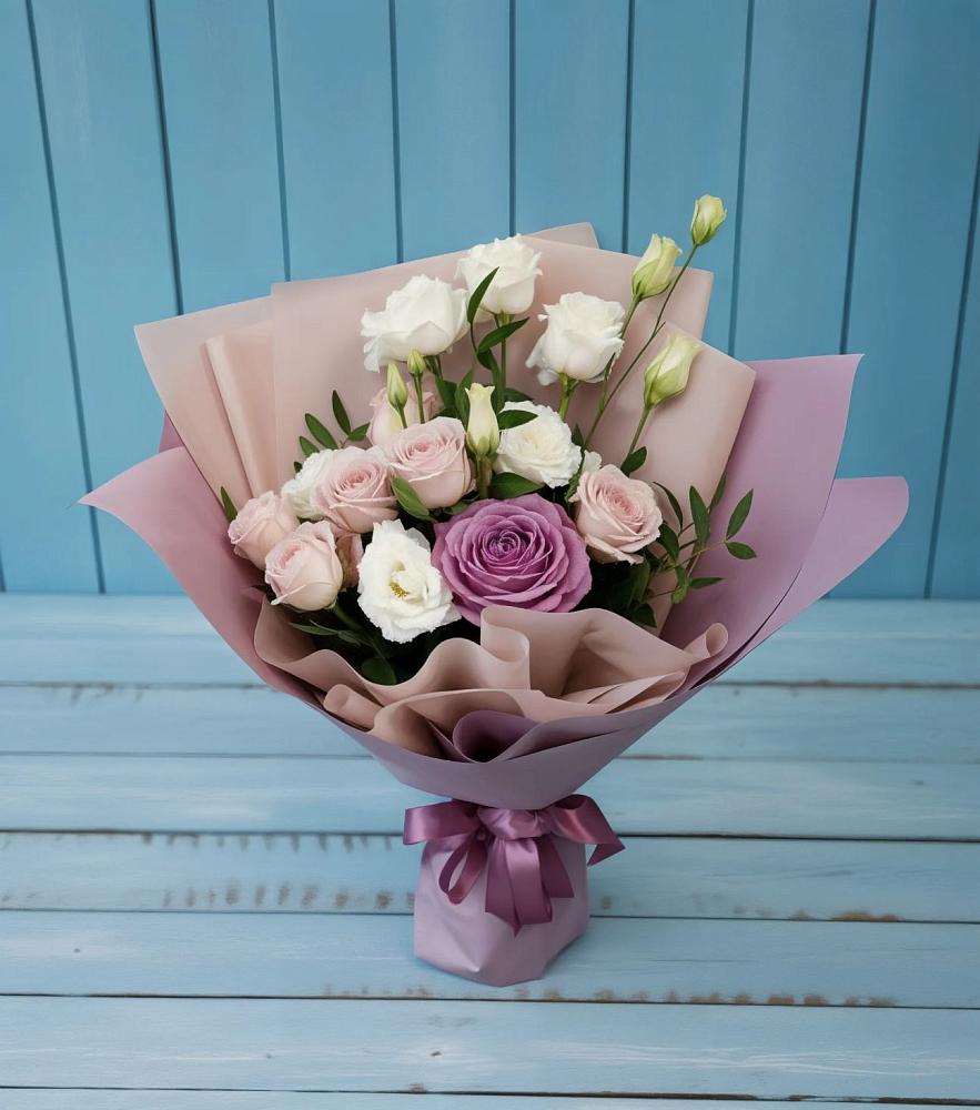 Букет цветов из: Розы и Лизиантусы в Ис